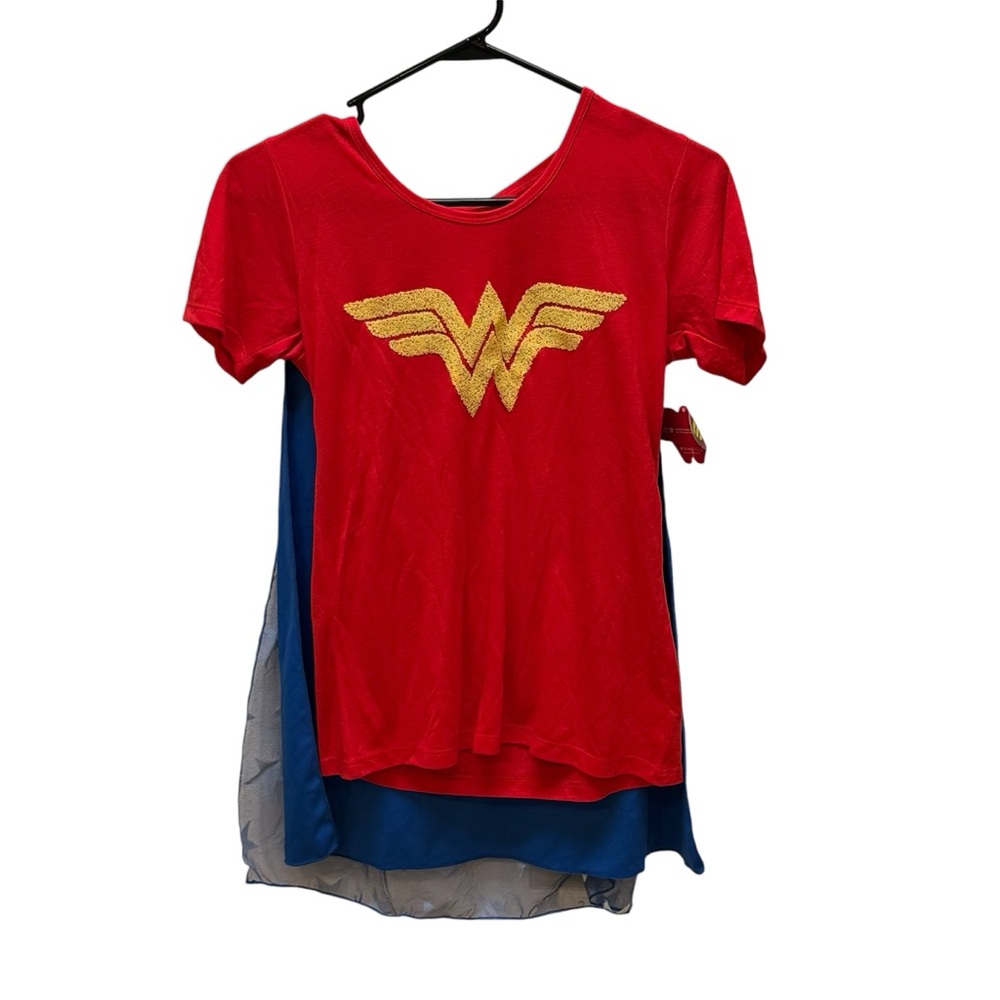 NWT Wonder Woman Shirt With Cape Women’s Costume Halloween Tee Size XS